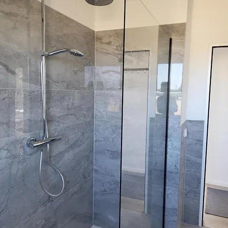 Emily Apartments, Moderne Ruhige Wohnung, Nur 4 Km Von Der A2 Apartamento